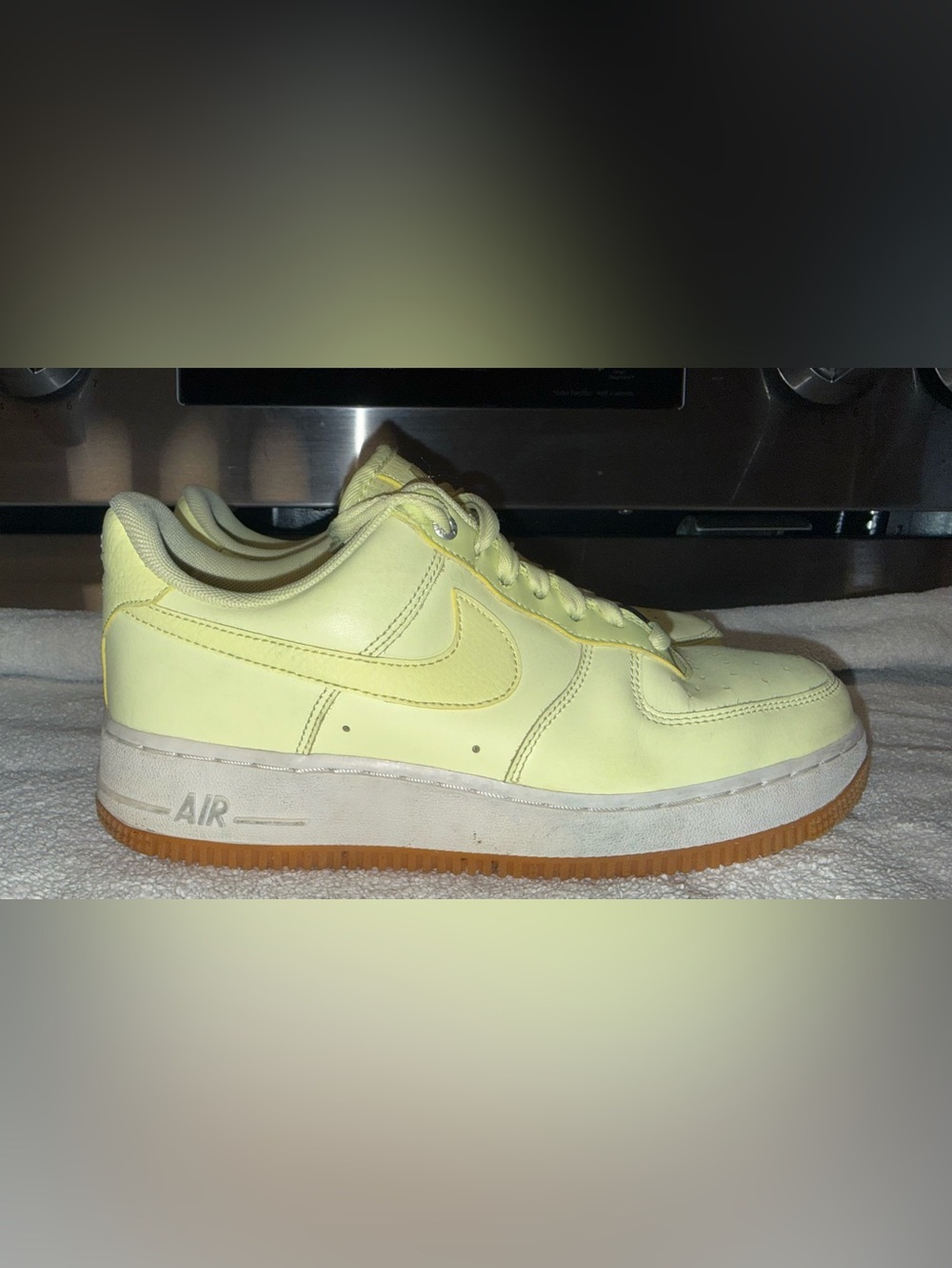 Nike Women’s Air Force 1 Low - Light Yellow